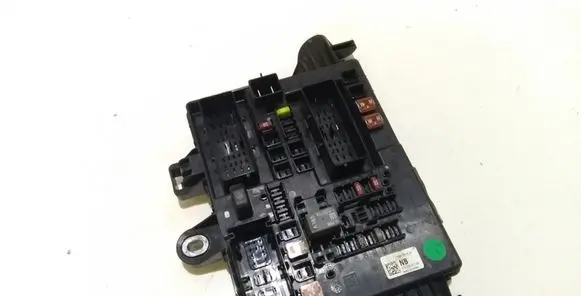 Opel Insignia A Fuse module 13277318