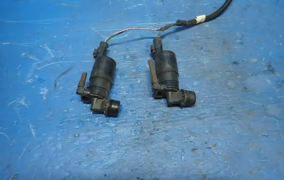 Toyota Aygo AB10 Windscreen/windshield washer pump 8200031805 9632984980