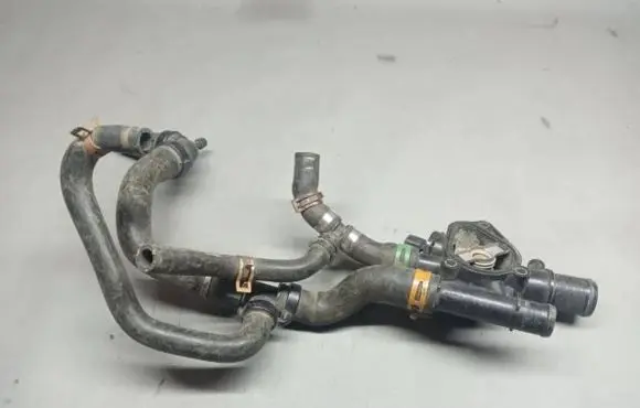 Renault Megane III Engine coolant pipe/hose 8200641307B