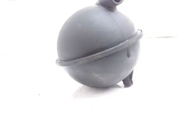 Vacuum air tank