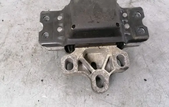 Skoda Superb B6 (3T) Engine mount bracket 3C0199555R