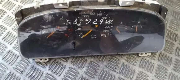 Mazda 626 Speedometer (instrument cluster)