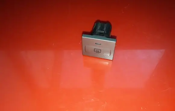 Ford Focus Windscreen/window heater switch 8V4T18C621AB
