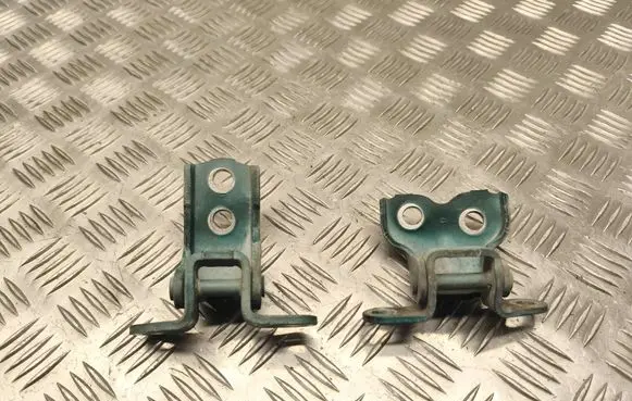 Toyota Yaris Front door hinge set 
