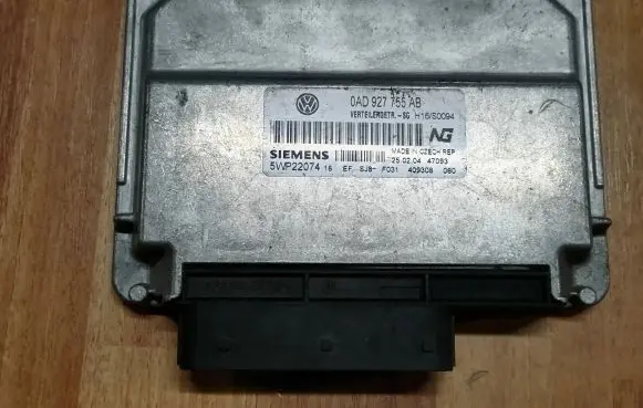 Volkswagen Touareg I Transfer box differential control unit 0AD927755AB H16S0094 5WP22074