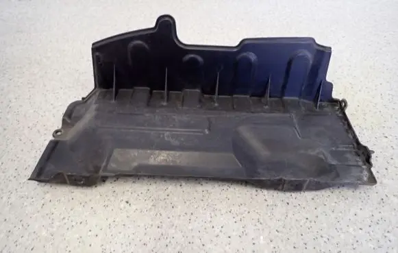 Suzuki Swift I Intercooler air guide/duct channel 