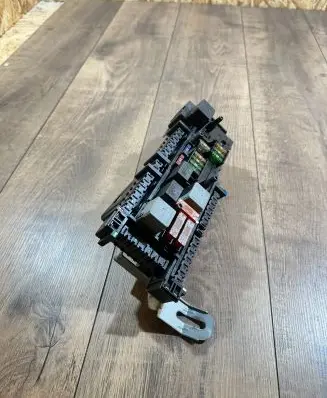 Mercedes-Benz E C207 W207 Fuse module 168298 1670660