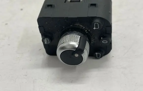Audi Q2 - Wing mirror switch 4M0959565S