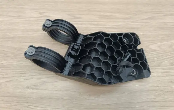 BMW X5 E70 Fuel filter bracket/mount holder 70314607 6F35 PA66