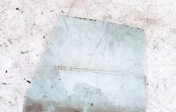 Nissan Sunny Rear door window glass as2
