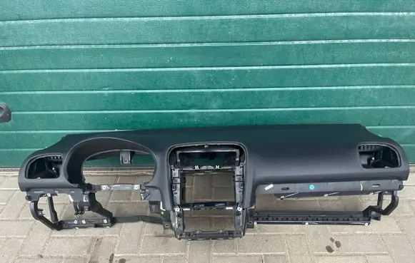 Volkswagen Golf VI Dashboard
