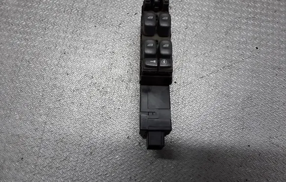 Volvo V70 Electric window control switch 9452959
