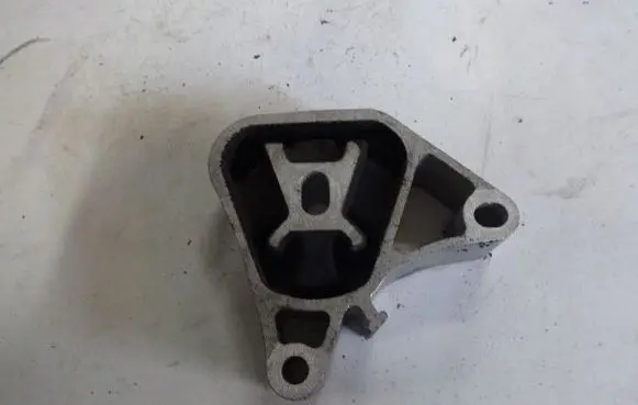 Mercedes-Benz GLA W156 X156 Engine mount bracket 