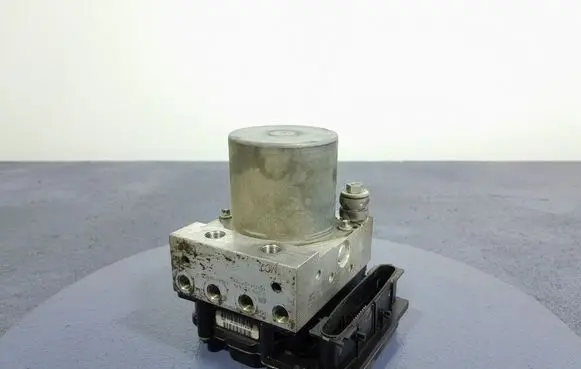 Toyota Aygo AB10 ABS Pump 445400H020