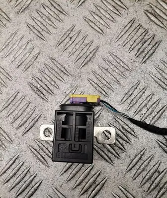 Audi A4 S4 B8 8K Battery relay fuse 4F0915519