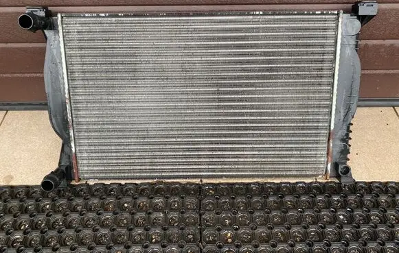 Audi A4 S4 B7 8E 8H Coolant radiator 70823780 46191021 CR1417000S
