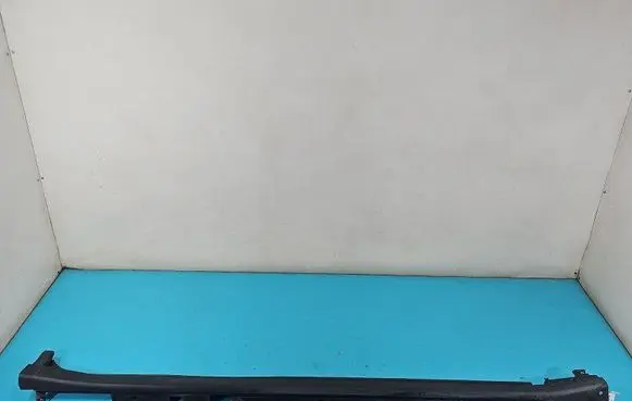 Foot area side trim