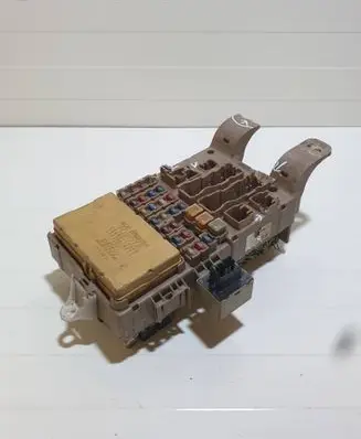 Toyota Corolla E120 E130 Fuse module 8264113040 2323000231