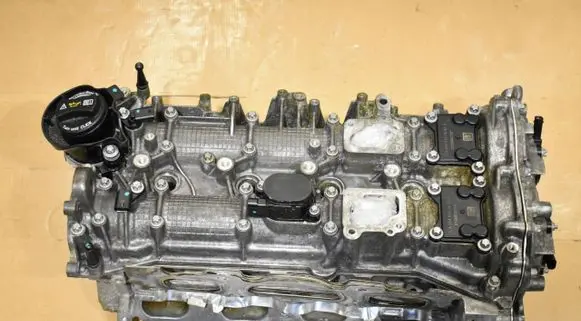 Mercedes-Benz C W206 Engine head 