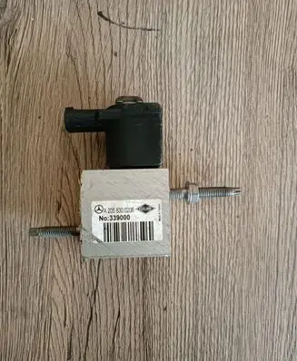 Mercedes-Benz C W205 Air conditioning (A/C) expansion valve A2058300206