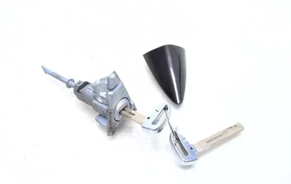 Hyundai i40 Front door lock (next to the handle)