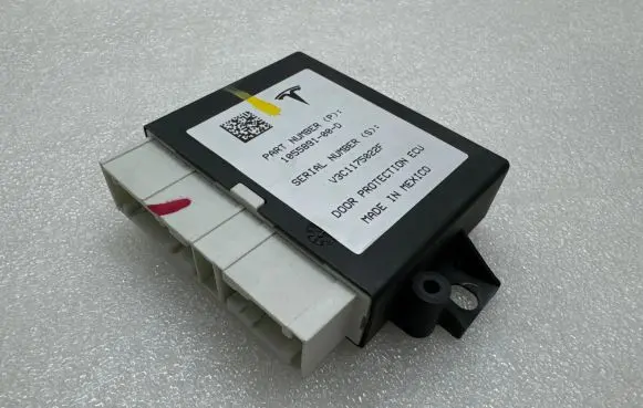 Tesla Model X Door control unit/module 105589100D V3C1175022F