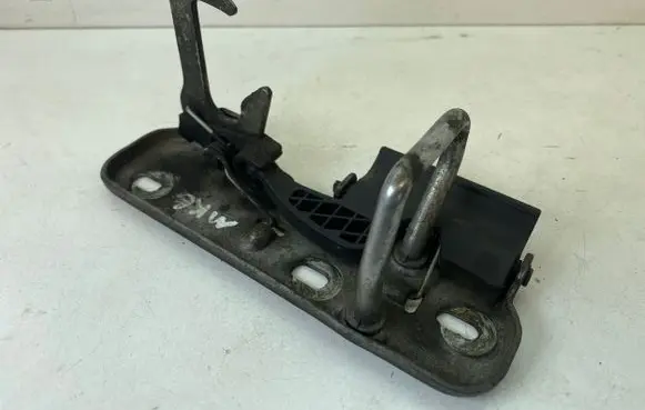 Volkswagen Golf VI Engine bonnet/hood lock/latch loop/hook 1Q0823480