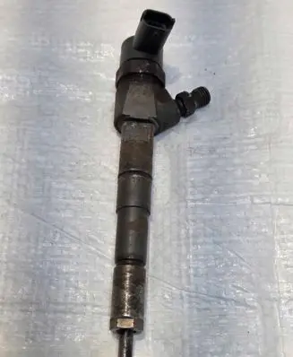 Opel Astra J Fuel injector 0445110423