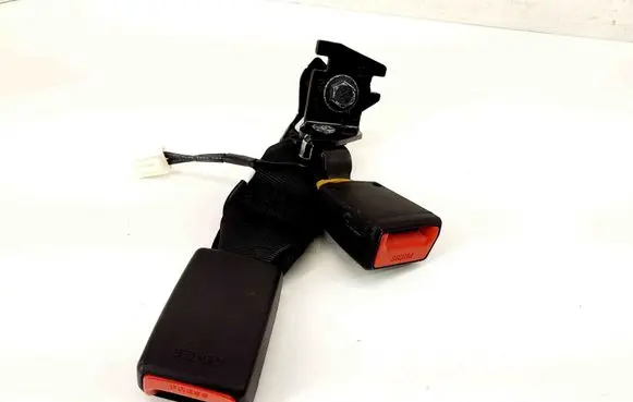 Middle seatbelt (rear)