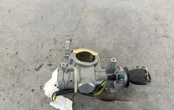KIA Carens I Ignition lock 45261A