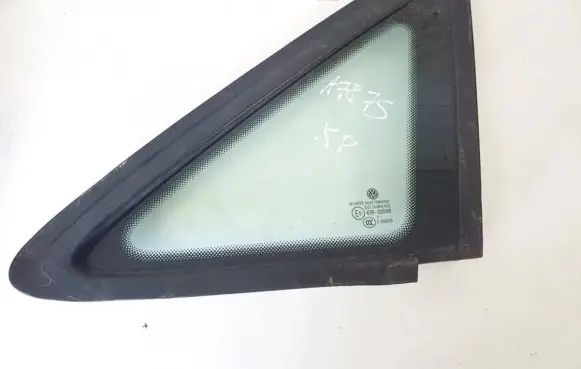 Volkswagen Touran I Front triangle window/glass 