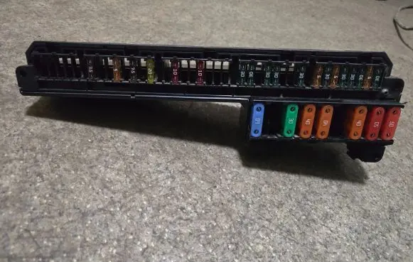 BMW 5 E60 E61 Fuse module 6957330
