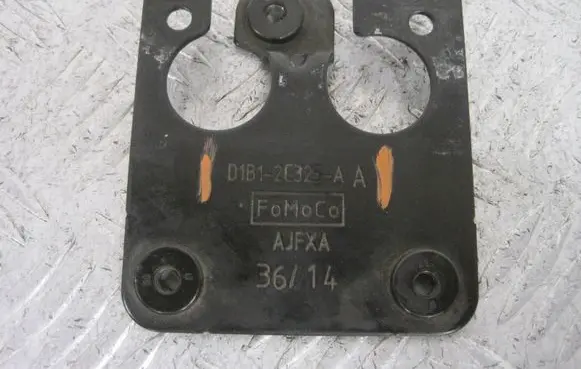 Ford Fiesta Front door coupe exterior handle/bracket D1B12C325AA
