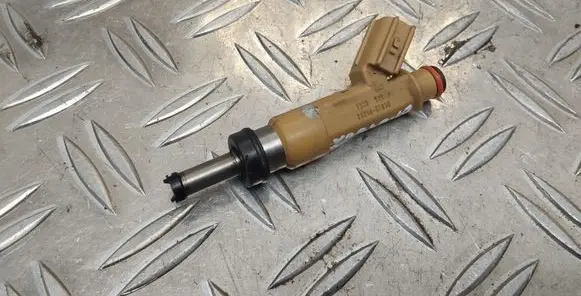 Toyota Verso Fuel injector 232500T030