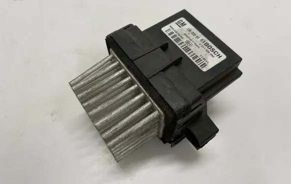 Opel Astra J Heater blower fan relay 13503201