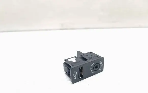 BMW 3 F30 F35 F31 AUX in-socket connector 9229246