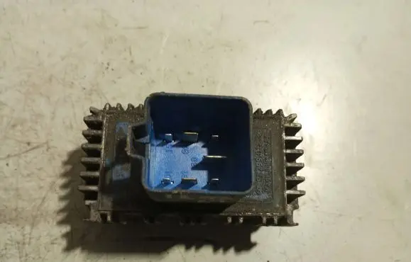 Opel Zafira B Glow plug pre-heat relay 55353011