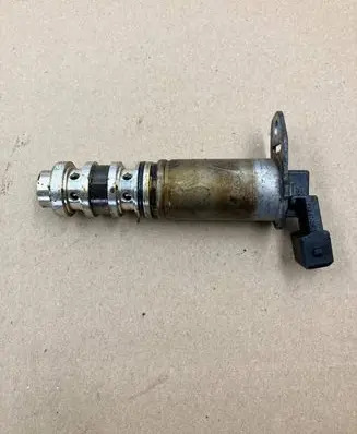 BMW 7 F01 F02 F03 F04 Camshaft vanos timing valve 13151279 7584115