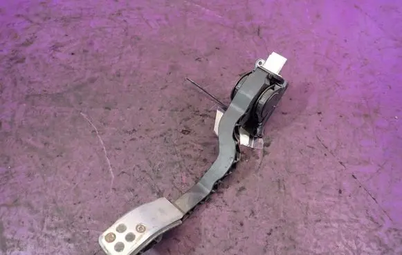 Peugeot 206 CC Accelerator throttle pedal