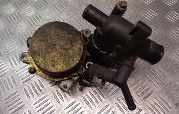 Ford Mondeo Mk III Vacuum pump X57Q-2A451-BH