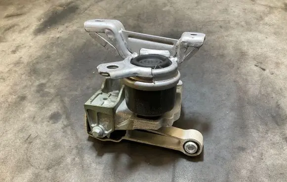 Land Rover Discovery Sport Engine mount bracket BJ326F012AB BJ323F012AB