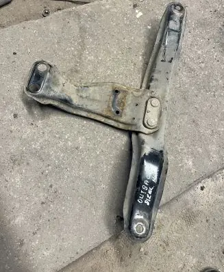 Subaru Outback Gearbox mounting bracket