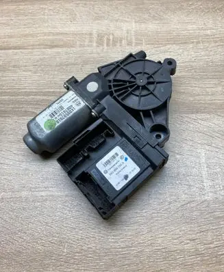 Volkswagen Touran I Front door window regulator motor 1K0959793A 1K0959701B