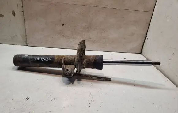 Volkswagen Touran I Front shock absorber/damper 