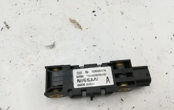 Nissan Primera Airbag deployment crash/impact sensor 0285003019 98830AV600