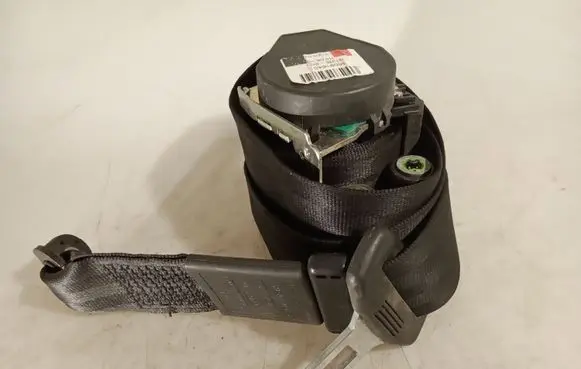 Audi TT Mk1 Front seatbelt 560916401