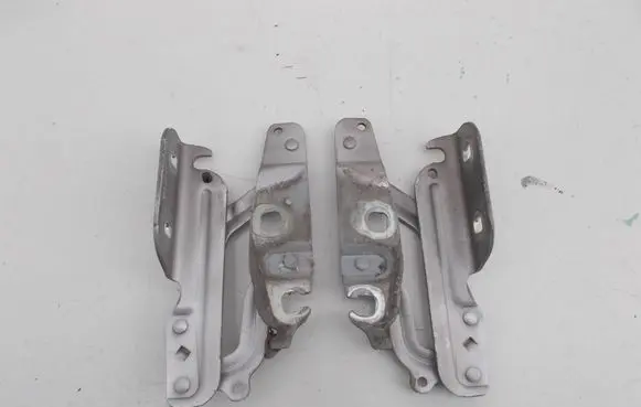 Ford Fiesta Engine bonnet/hood hinges 8A6116801A