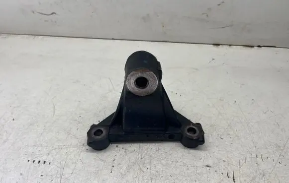 Opel Vivaro Engine mounting bracket 8200404276