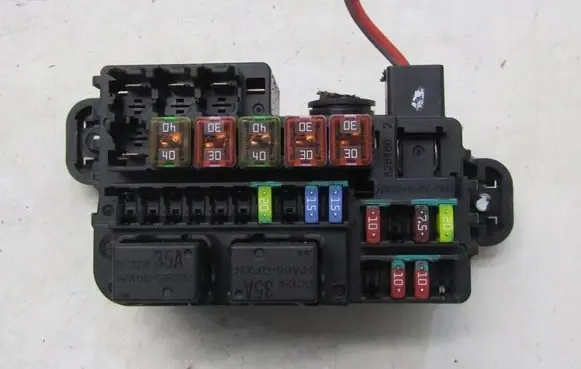 Opel Mokka Fuse box set GMAUTO4574097