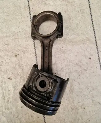 Hyundai Terracan Piston with connecting rod C79